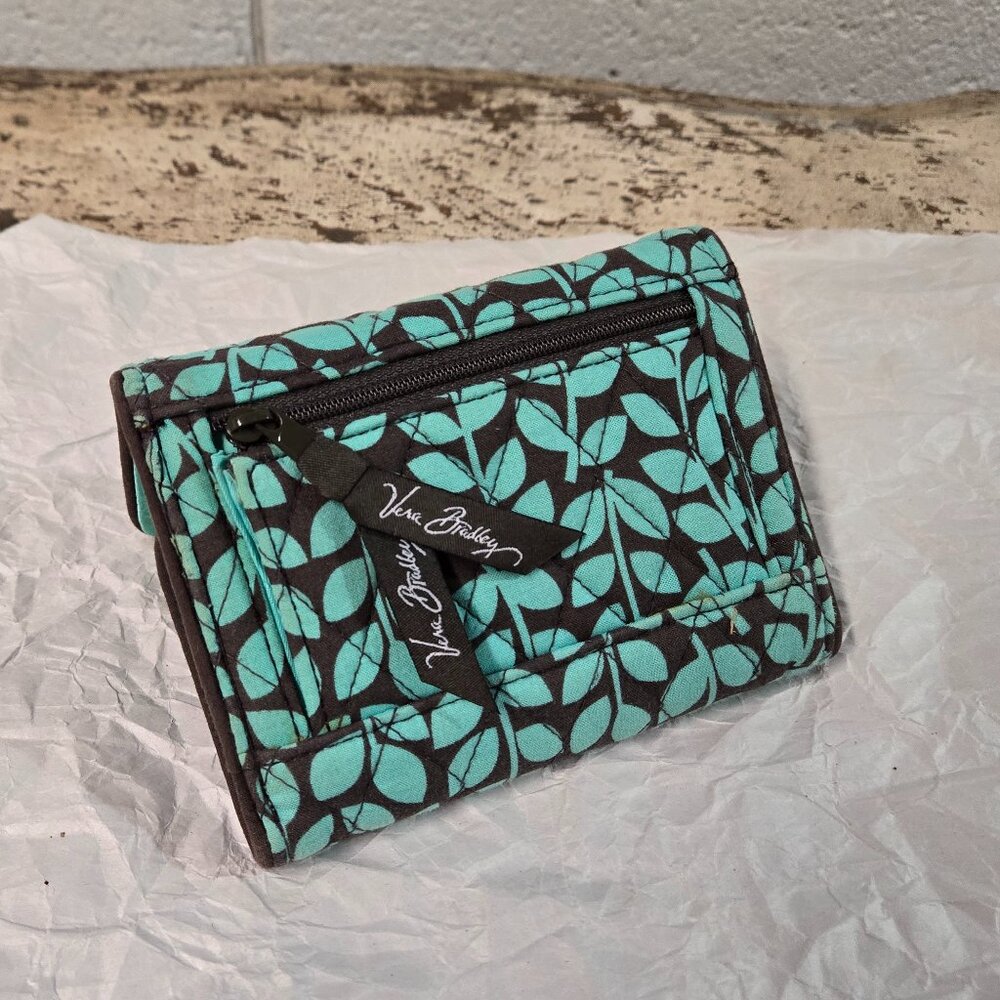 Vera Bradley Women’s Wallet ~ Teal Leaf Motif ~